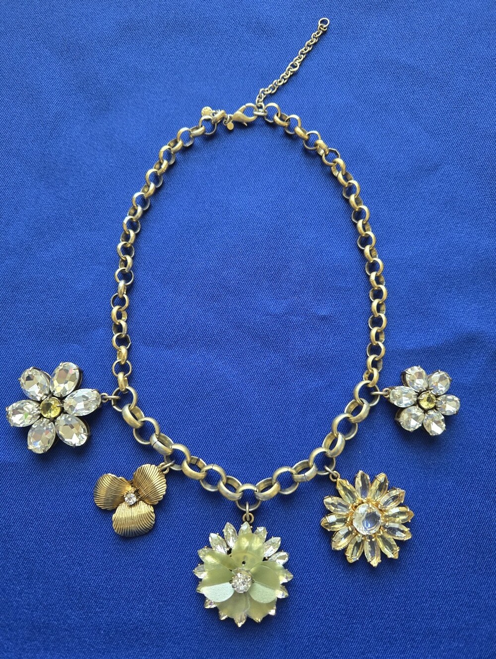 Vintage Ann Taylor Daisy Charm Necklace 18"